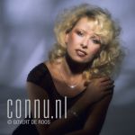 21-01-1985 Bonnie St. Clair at studio in Amsterdam. Photo: Govert de Roos/Connu

[keywords]Half Length, Eyecontact[/keywords]